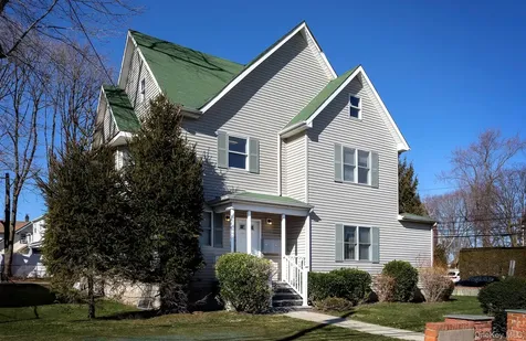 689 Conklin Street Farmingdale NY 11735