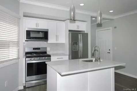 689 Conklin Street Farmingdale NY 11735