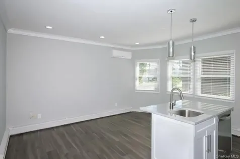 689 Conklin Street Farmingdale NY 11735