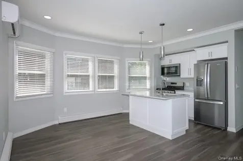 689 Conklin Street Farmingdale NY 11735
