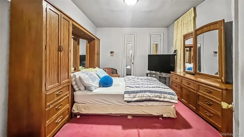 37-20 81st Jackson Heights NY 11372