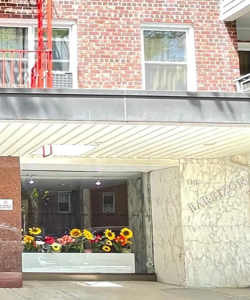 142-05 Roosevelt Avenue Flushing NY 11354