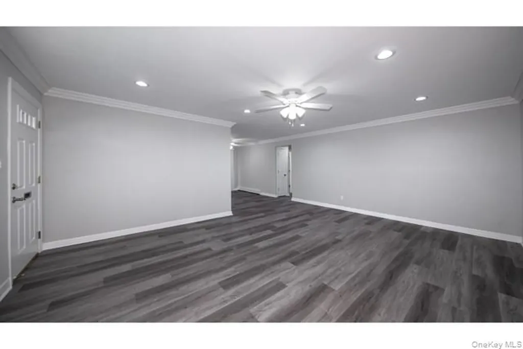 75 Lamplighter Lane Massapequa NY 11758