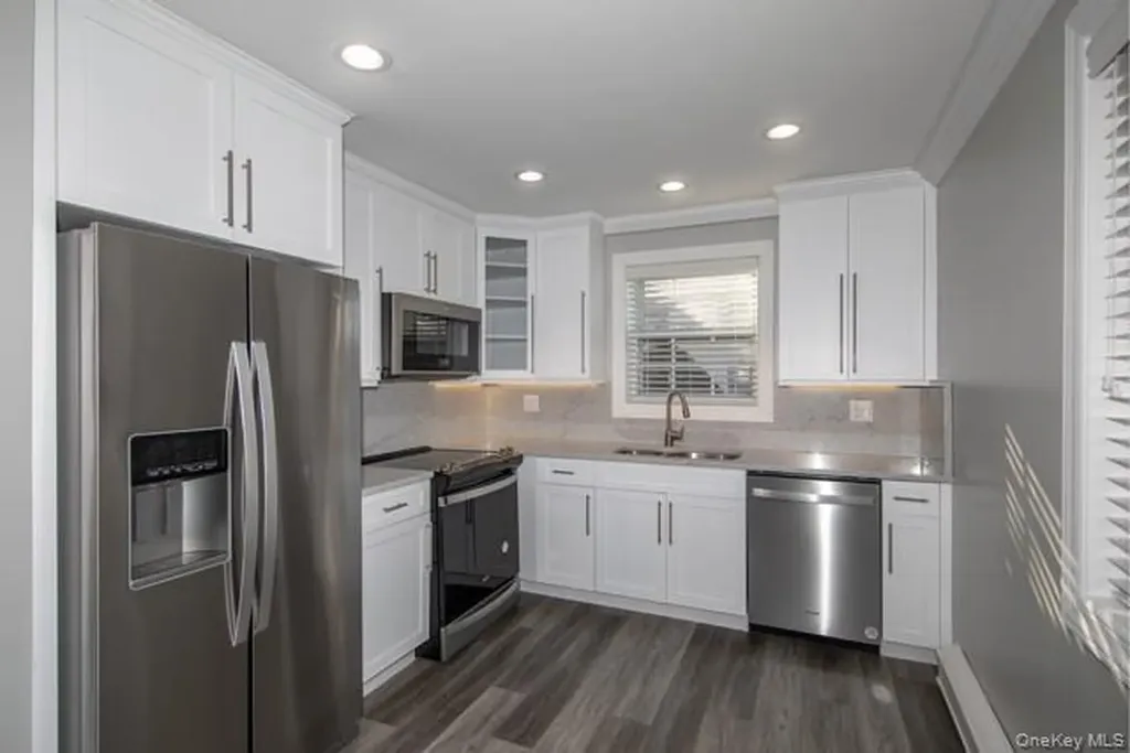 75 Lamplighter Lane Massapequa NY 11758