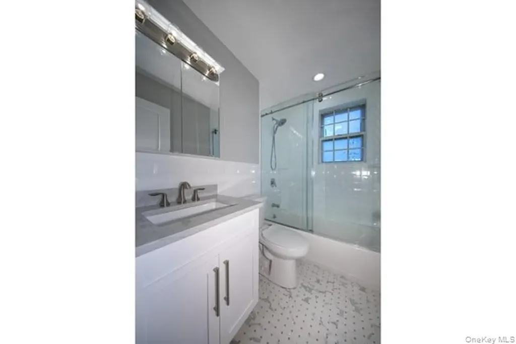 75 Lamplighter Lane Massapequa NY 11758