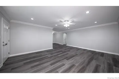 75 Lamplighter Lane Massapequa NY 11758