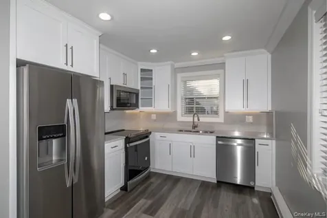 75 Lamplighter Lane Massapequa NY 11758