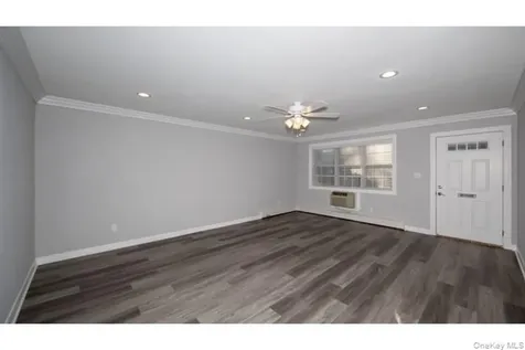 75 Lamplighter Lane Massapequa NY 11758