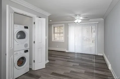 75 Lamplighter Lane Massapequa NY 11758