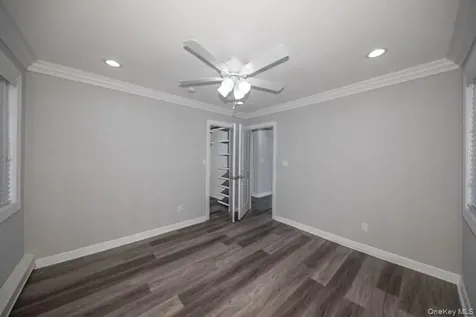 75 Lamplighter Lane Massapequa NY 11758