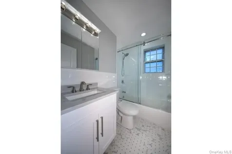 75 Lamplighter Lane Massapequa NY 11758