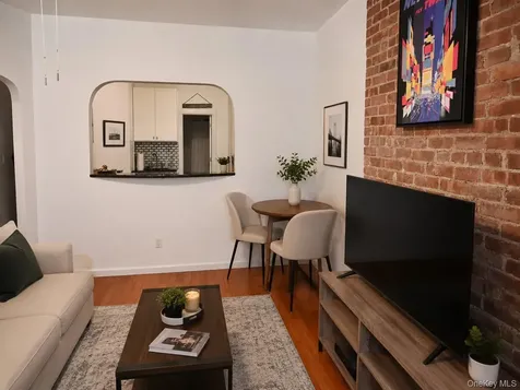 326 E 93rd Street New York (manhattan) NY 10128