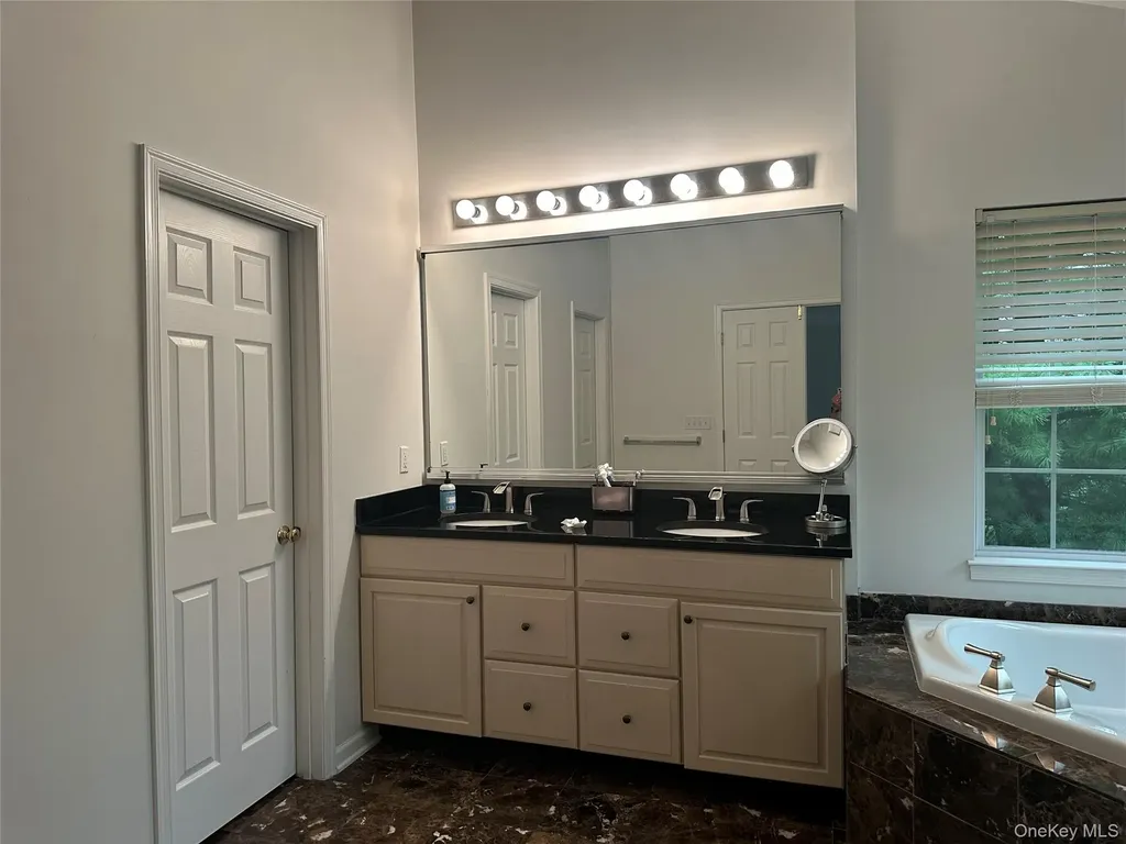 633 Creekside Lane Fishkill NY 12524