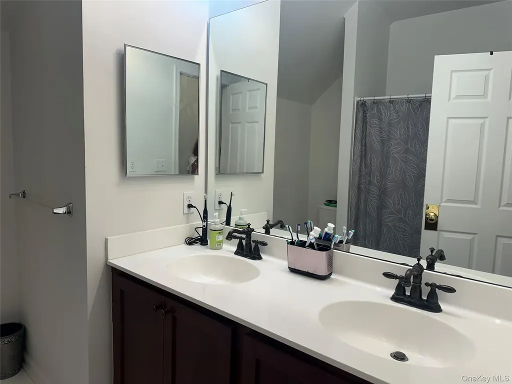 633 Creekside Lane Fishkill NY 12524