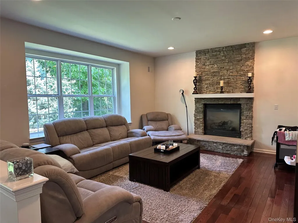 633 Creekside Lane Fishkill NY 12524