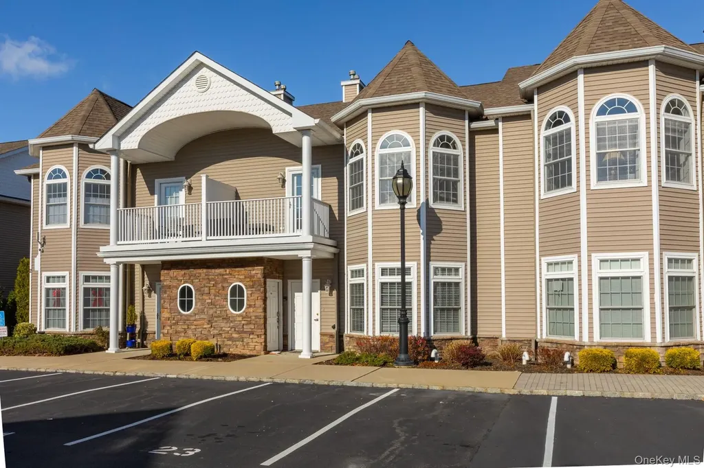 11 Jacqueline Way North Babylon NY 11703