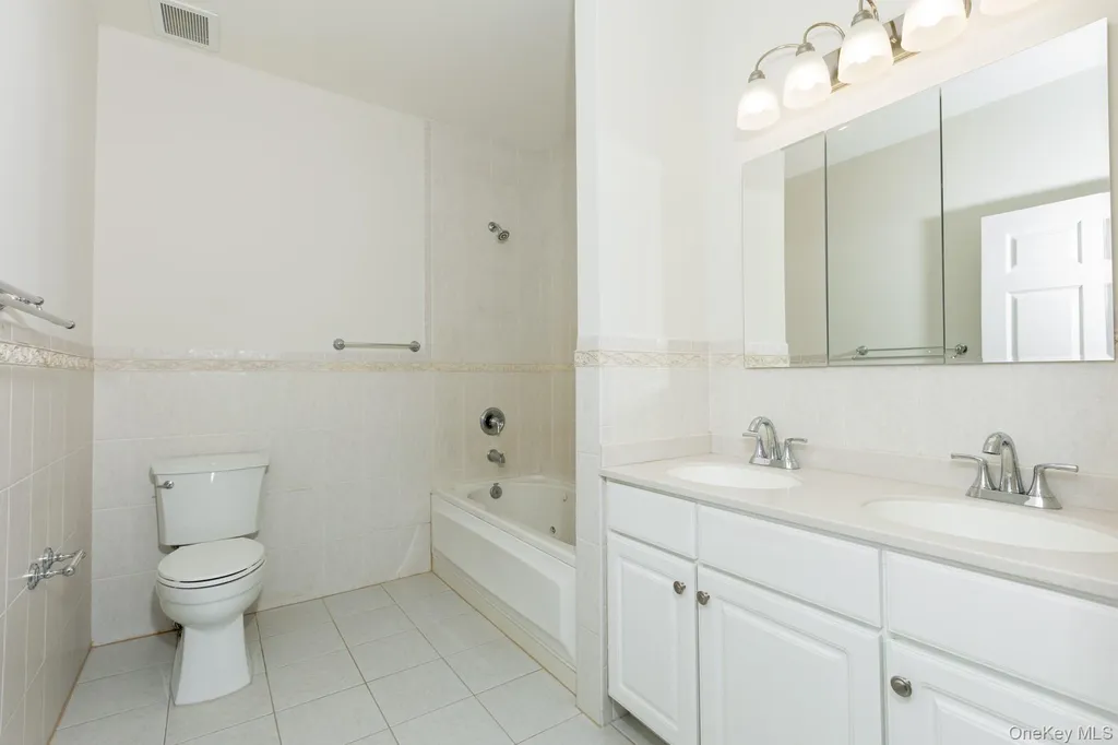 11 Jacqueline Way North Babylon NY 11703