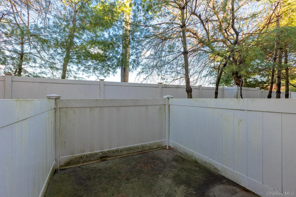 11 Jacqueline Way North Babylon NY 11703