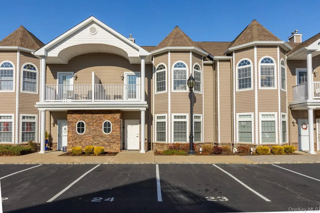 11 Jacqueline Way North Babylon NY 11703