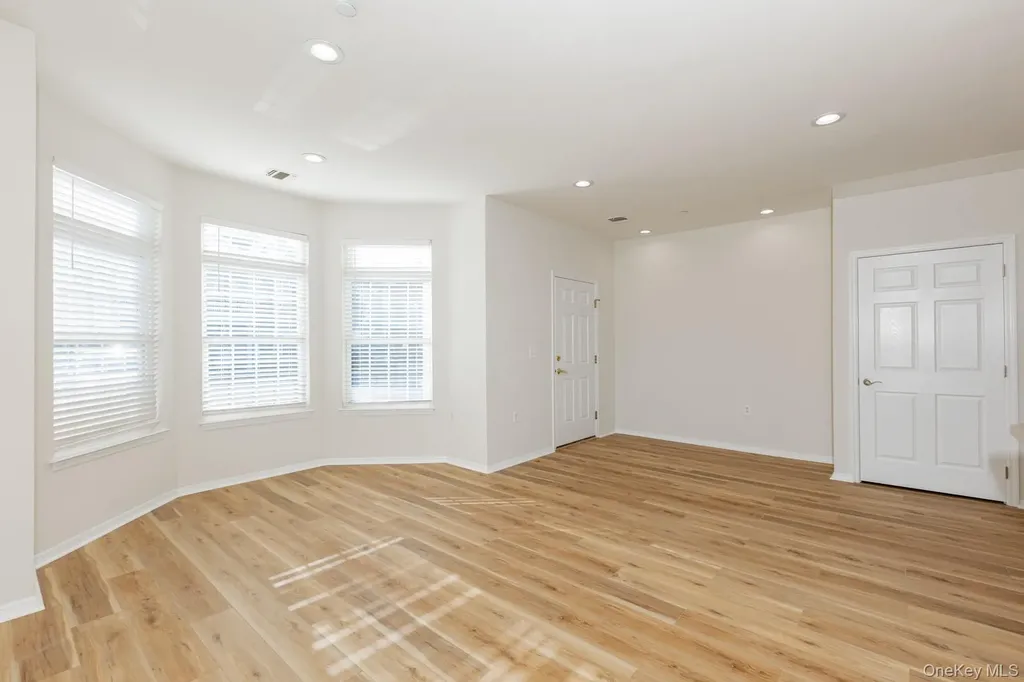 11 Jacqueline Way North Babylon NY 11703