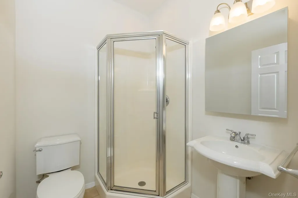 11 Jacqueline Way North Babylon NY 11703