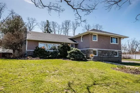 13 Westland Drive Glen Cove NY 11542