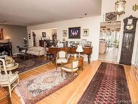 13 Westland Drive Glen Cove NY 11542