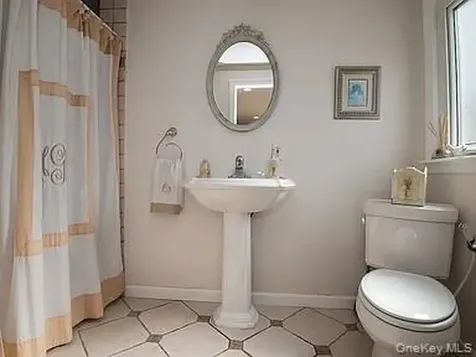 13 Westland Drive Glen Cove NY 11542
