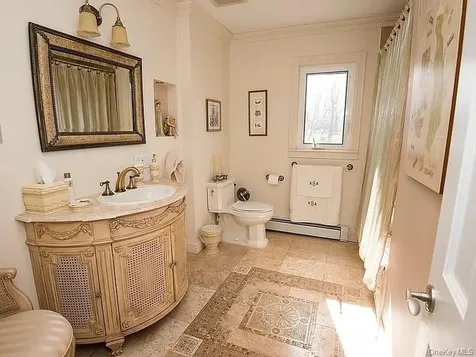 13 Westland Drive Glen Cove NY 11542