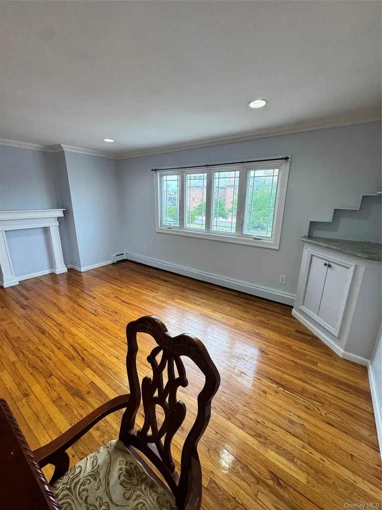 113 W Hudson Street Long Beach NY 11561