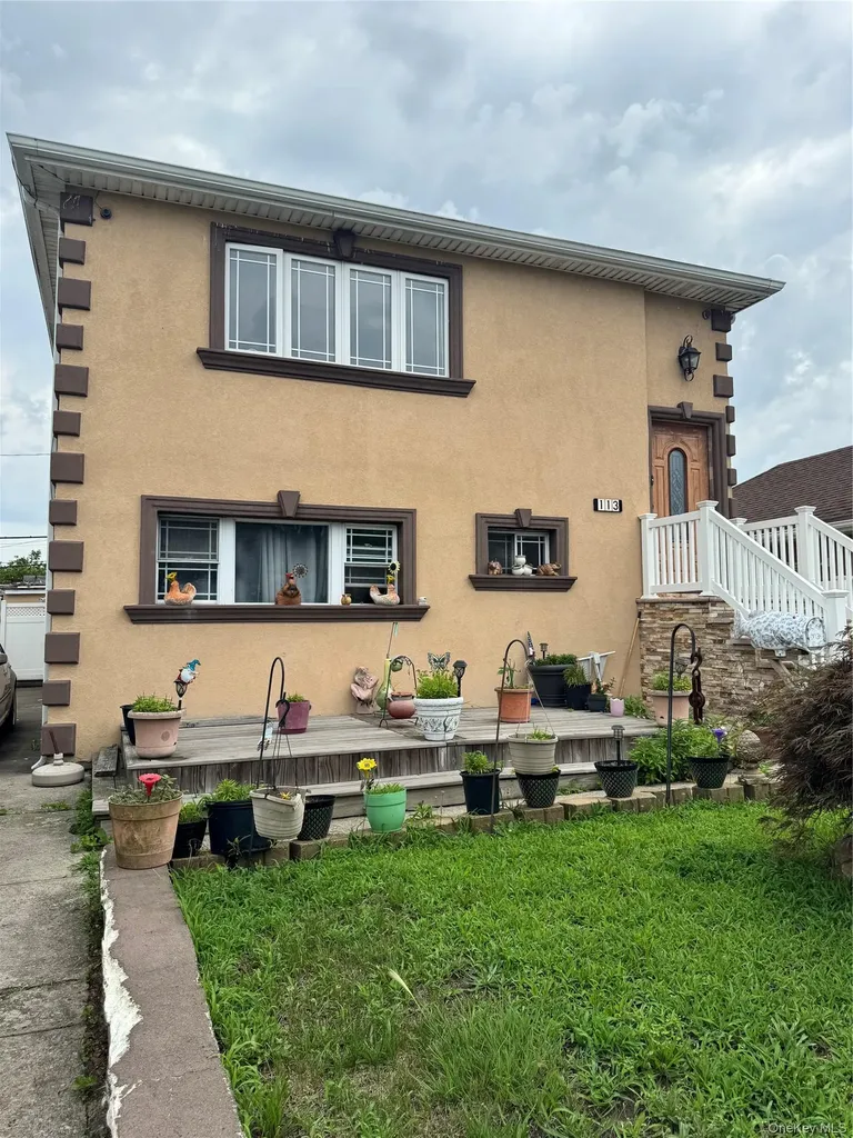 113 W Hudson Street Long Beach NY 11561