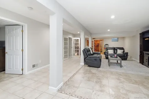 15 Ellis Drive White Plains NY 10605