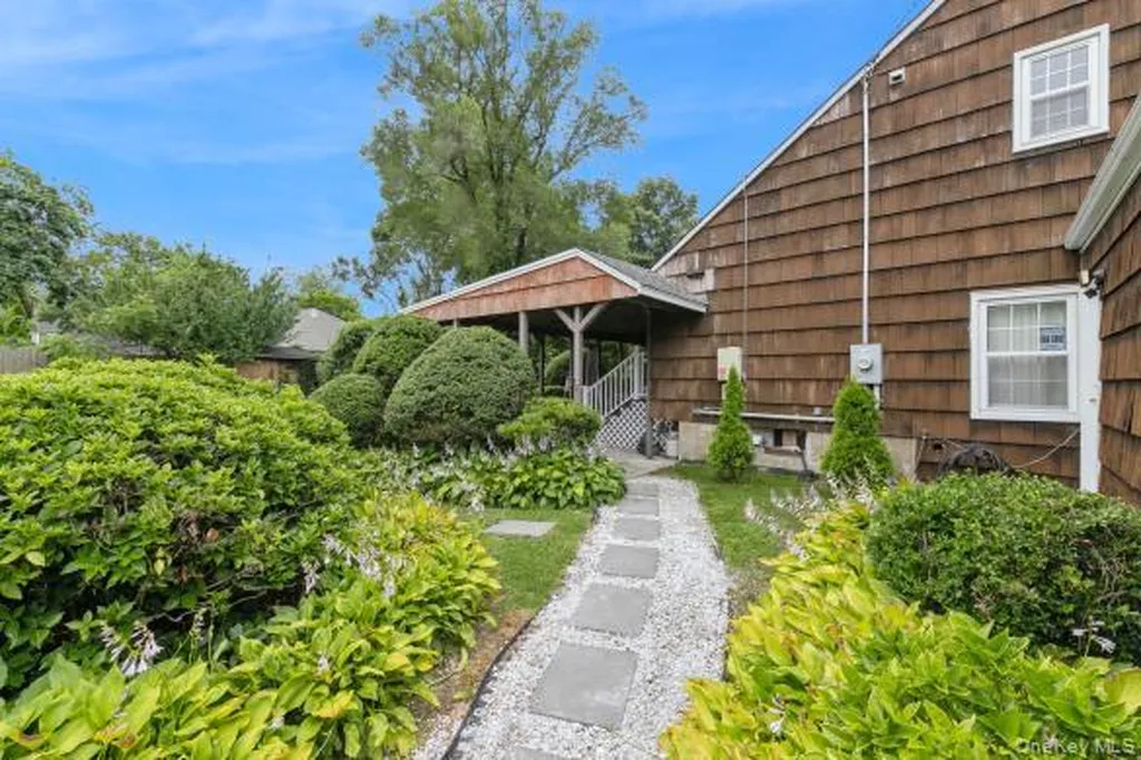 186 Oakwood Road Huntington Station NY 11746
