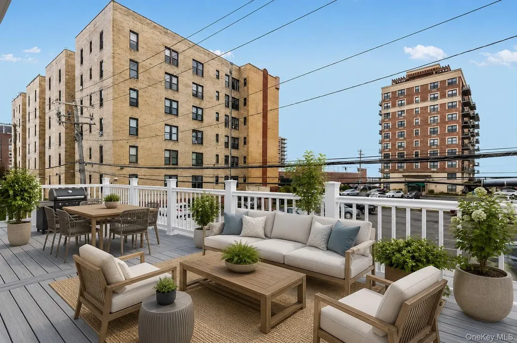 44 W Penn Street Long Beach NY 11561
