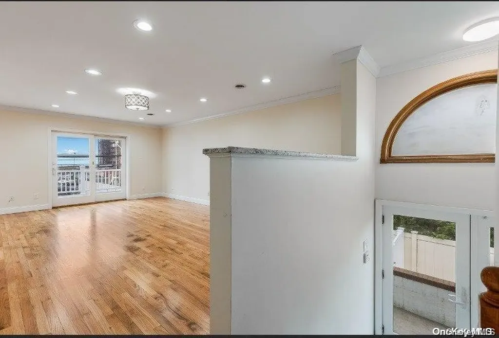 44 W Penn Street Long Beach NY 11561