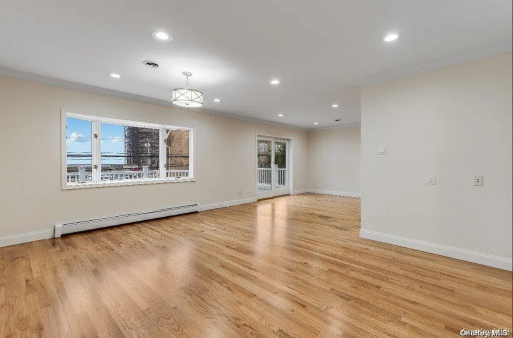 44 W Penn Street Long Beach NY 11561