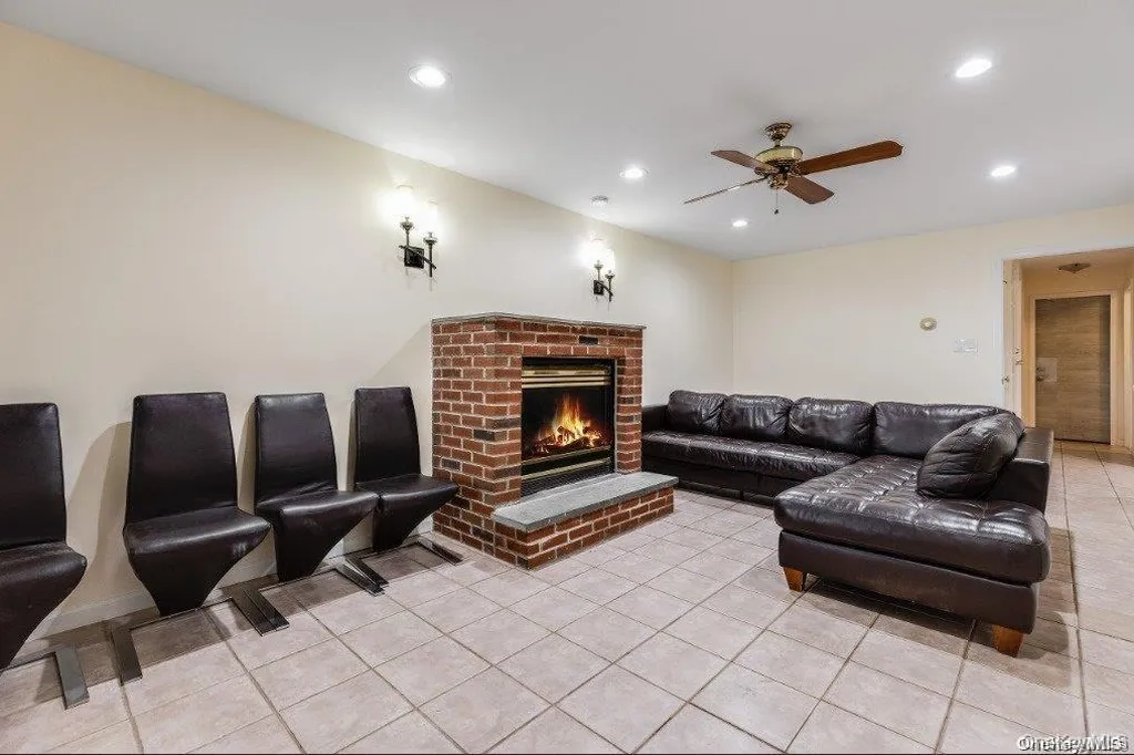44 W Penn Street Long Beach NY 11561