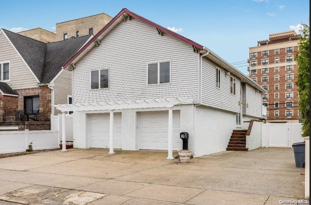44 W Penn Street Long Beach NY 11561