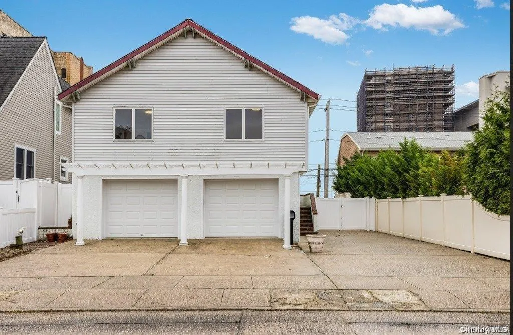 44 W Penn Street Long Beach NY 11561