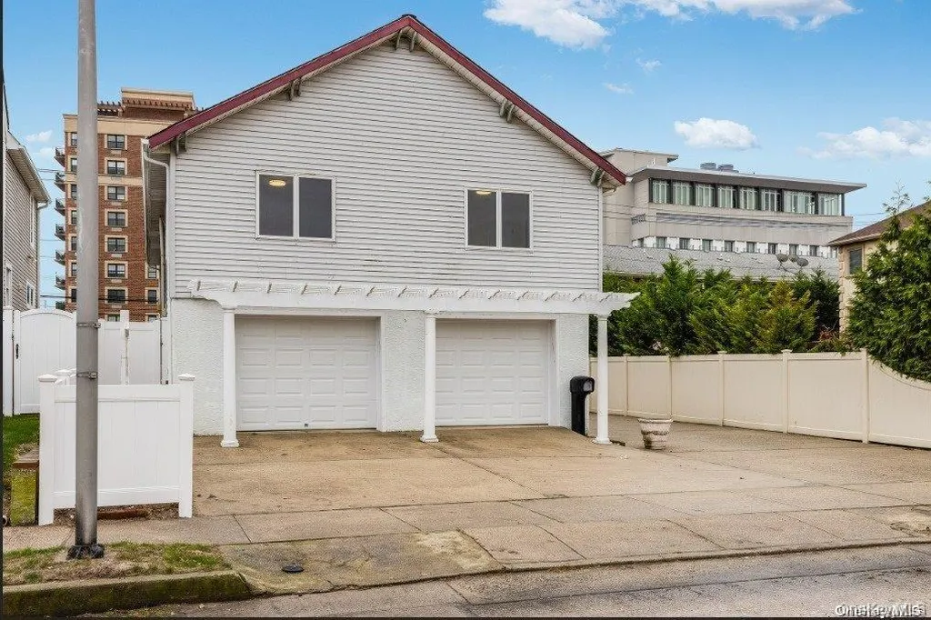 44 W Penn Street Long Beach NY 11561