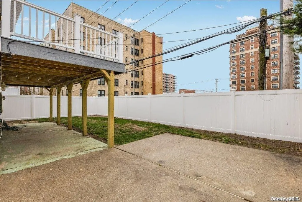 44 W Penn Street Long Beach NY 11561