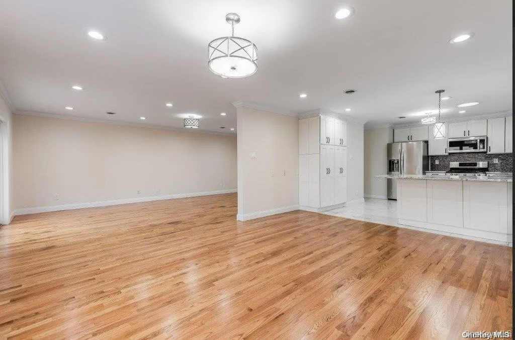 44 W Penn Street Long Beach NY 11561