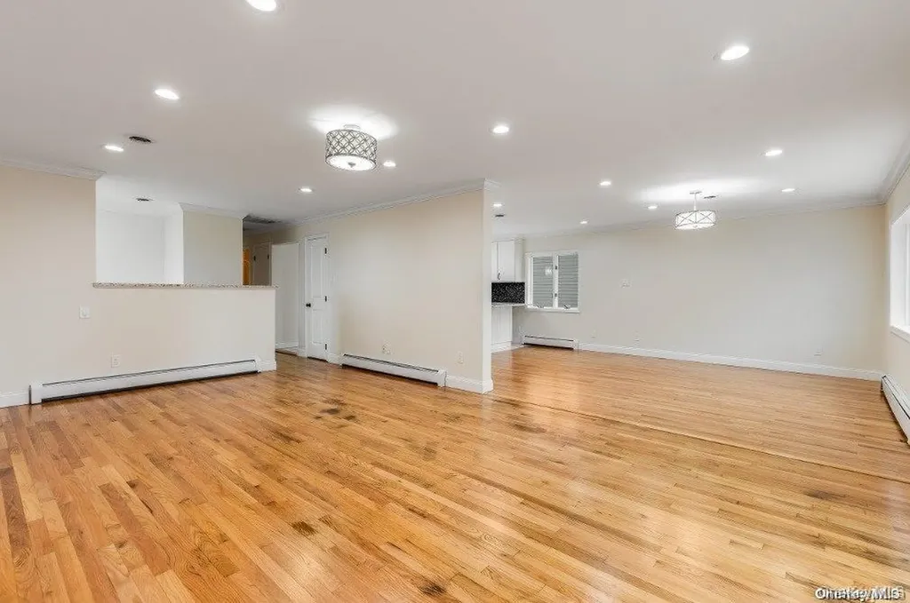 44 W Penn Street Long Beach NY 11561