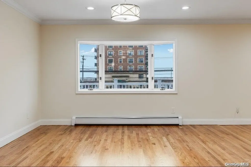 44 W Penn Street Long Beach NY 11561