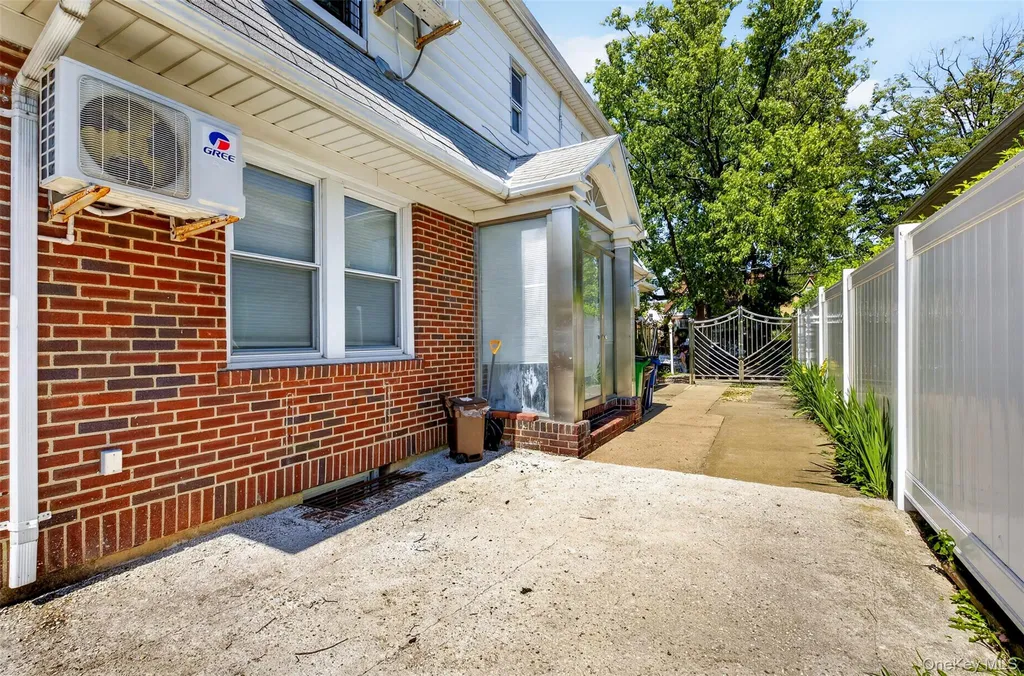 3822 205th Street Bayside NY 11361
