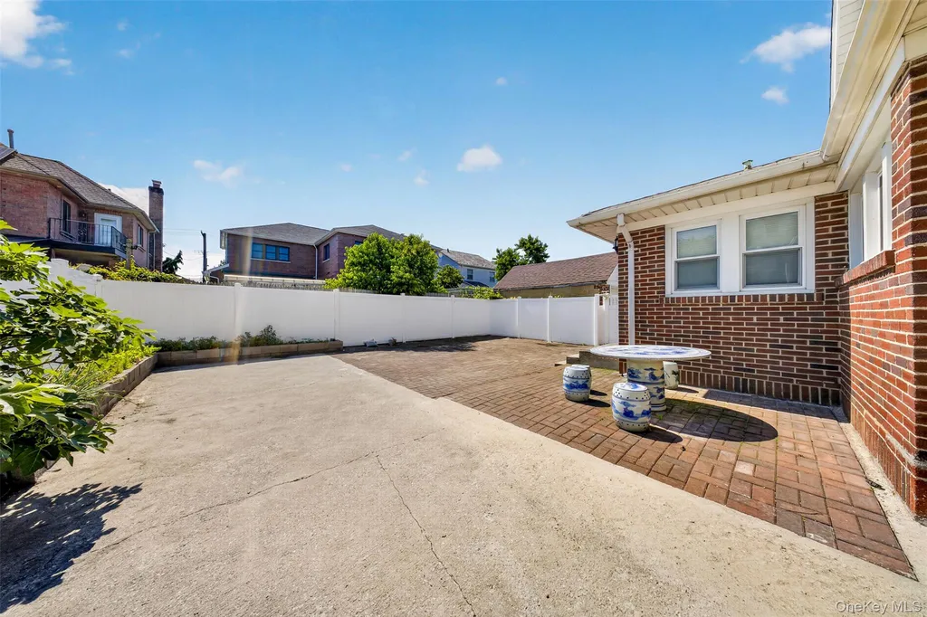 3822 205th Street Bayside NY 11361