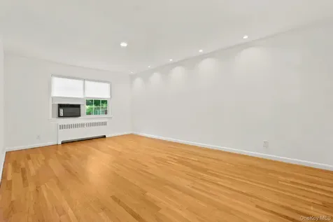 186 Pinewood Road Hartsdale NY 10530