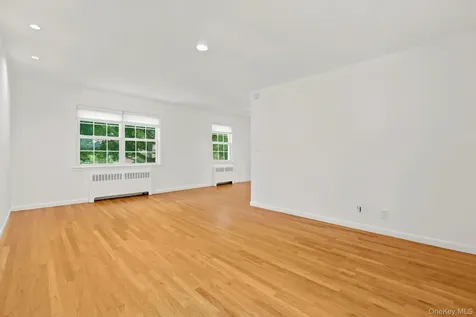 186 Pinewood Road Hartsdale NY 10530