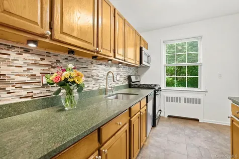 186 Pinewood Road Hartsdale NY 10530