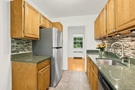 186 Pinewood Road Hartsdale NY 10530